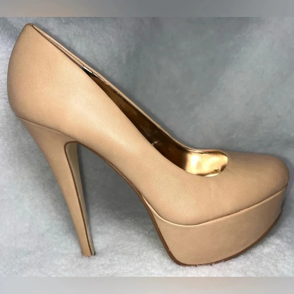 Anne Michelle Cream-Colored Closed-Toe Pumps – Size 8.5 - Picture 3 of 5